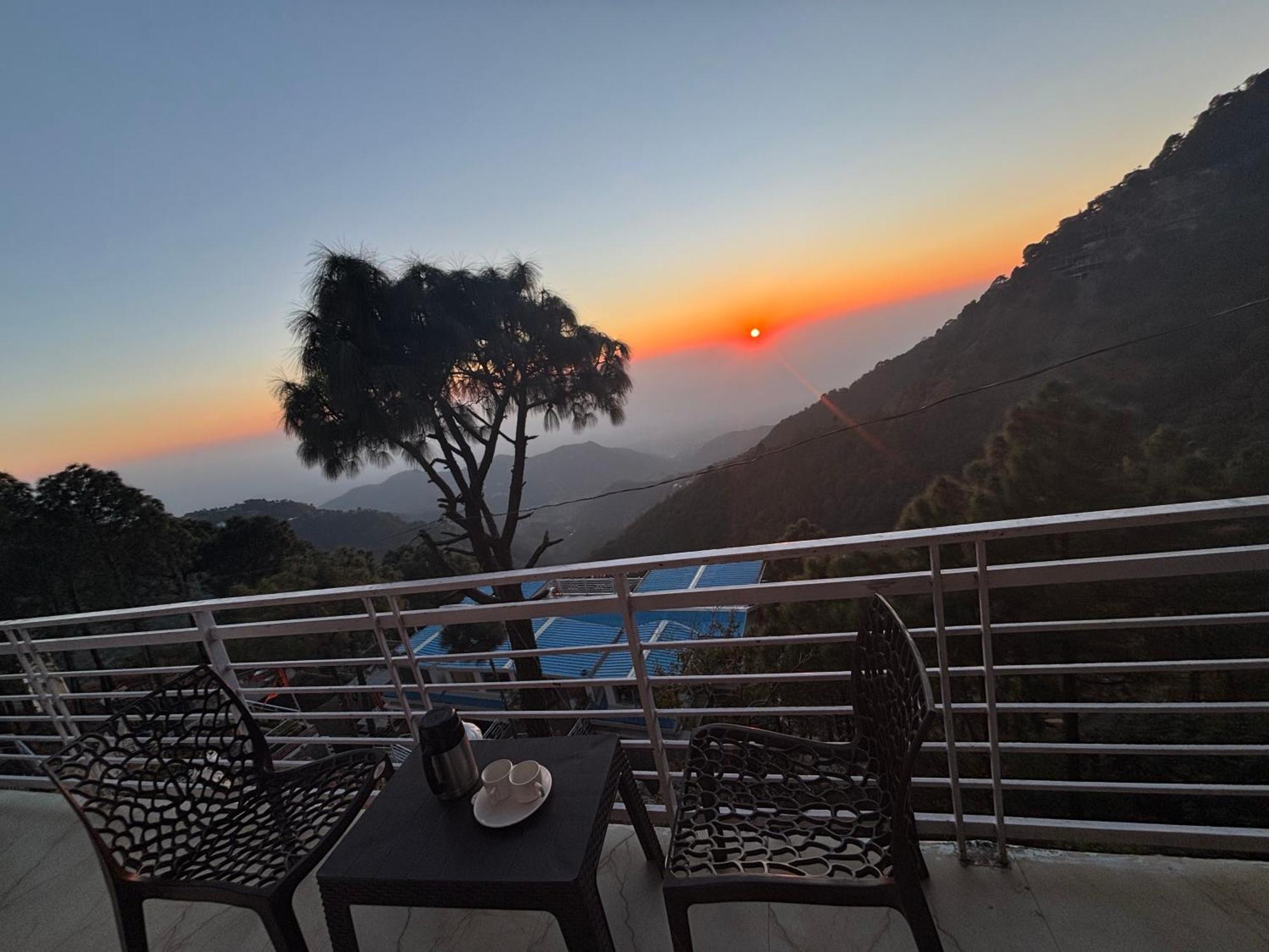 Urban Wave 2Bed Rooms By The North Edge Kasauli Exteriér fotografie