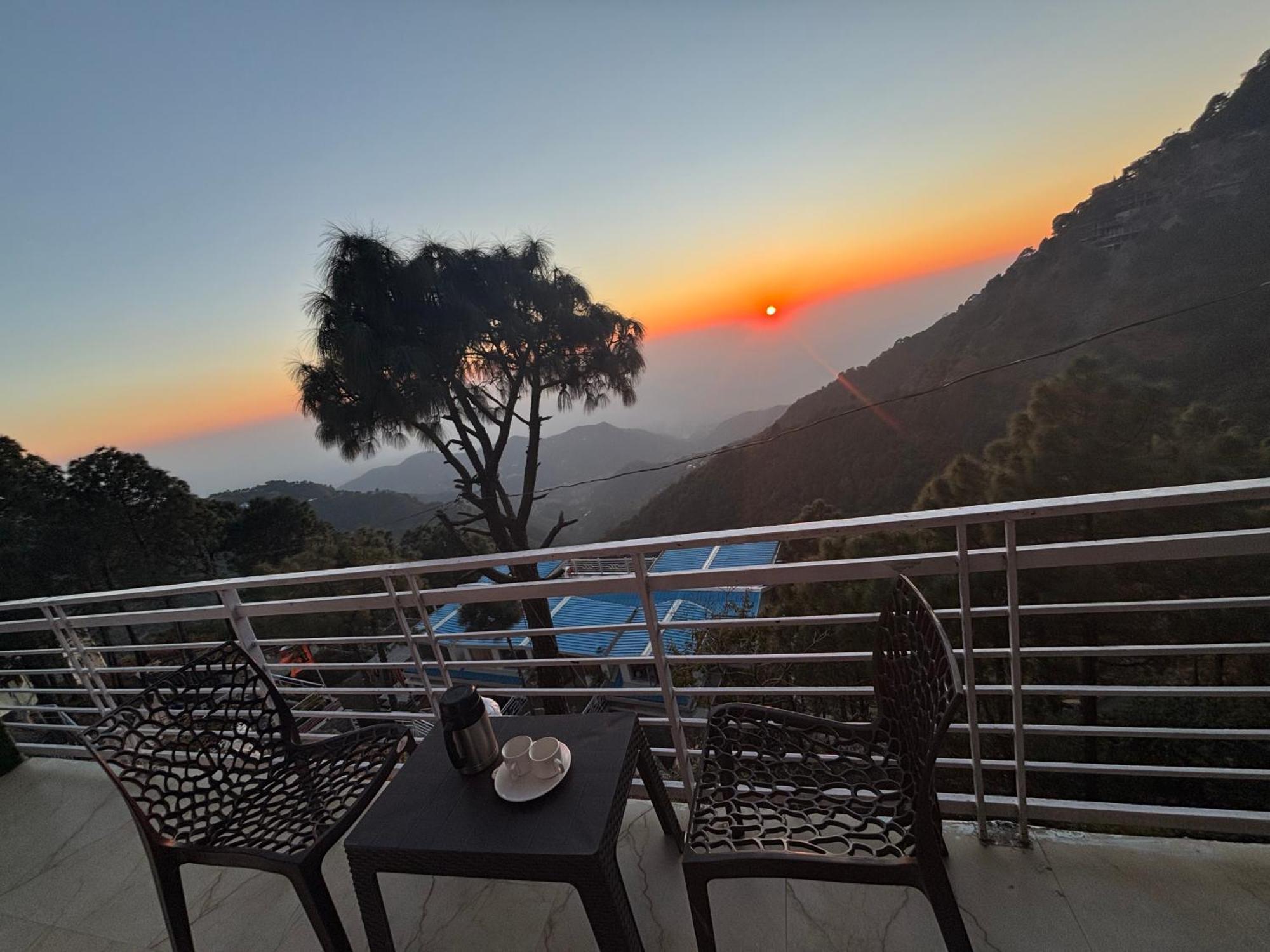 Urban Wave 2Bed Rooms By The North Edge Kasauli Exteriér fotografie